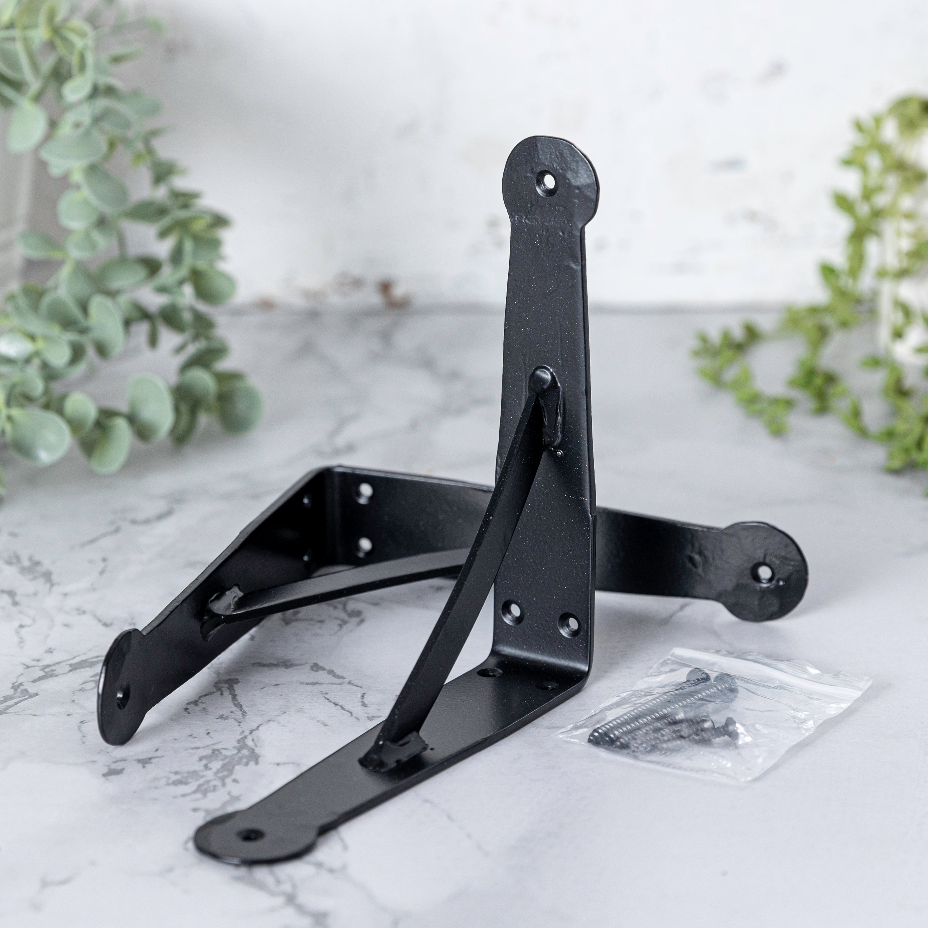 hand forged gallows bracket black 1